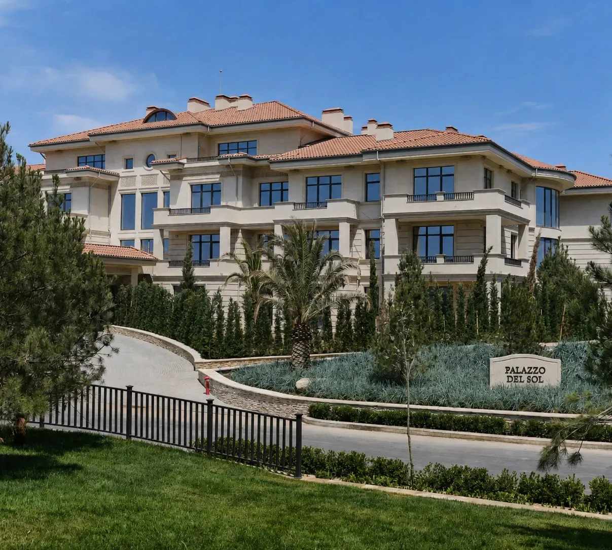 Palazzo del Sol: каменная табличка с именем у въезда